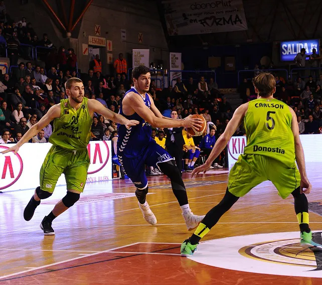 El San Pablo supera con nota a Guipúzcoa y se coloca líder (85-78)