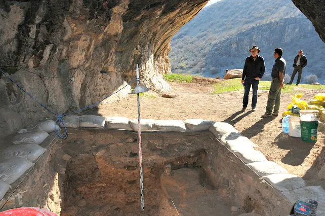 Se descubre una de las primeras evidencias culturales de humanos modernos fuera de África