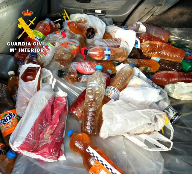 Dos detenidos por sustraer aceite residual doméstico de un contenedor urbano