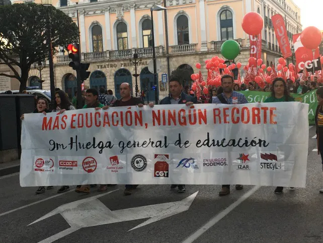 Educación Burgos: 800 burgaleses salen de nuevo a la calle para mostrar su indignación por las actuales políticas educativas