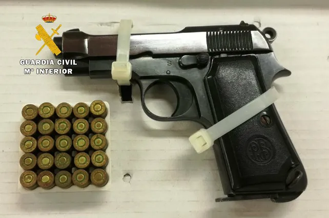 La Guardia Civil detiene a un hombre por tenencia ilícita de armas