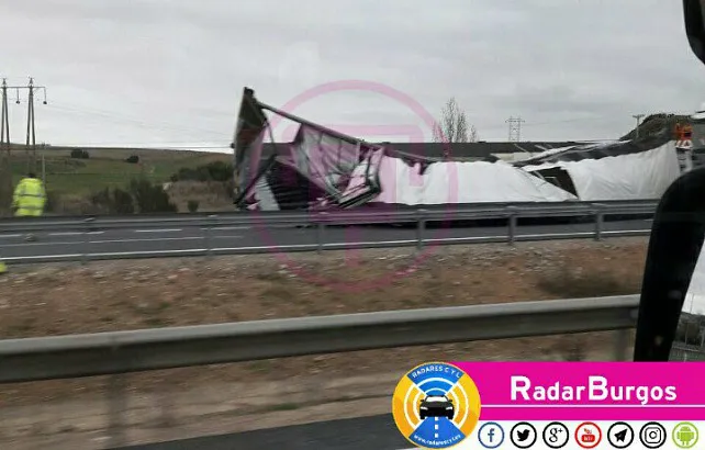 Un herido tras el vuelco de un camión en la A-1