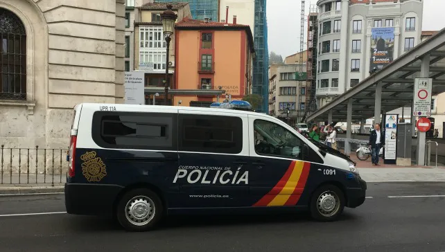 La Policía Nacional identifica al autor que rompió el escaparate de un local comercial