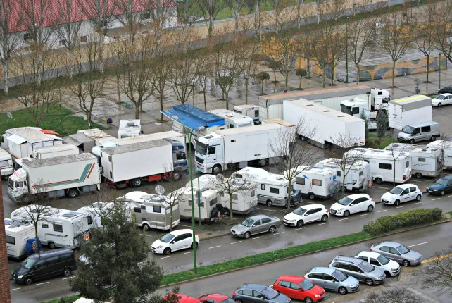 PCAS considera urgente encontrar una solución al aparcamiento de autocaravanas del Centro Comercial Camino de la Plata