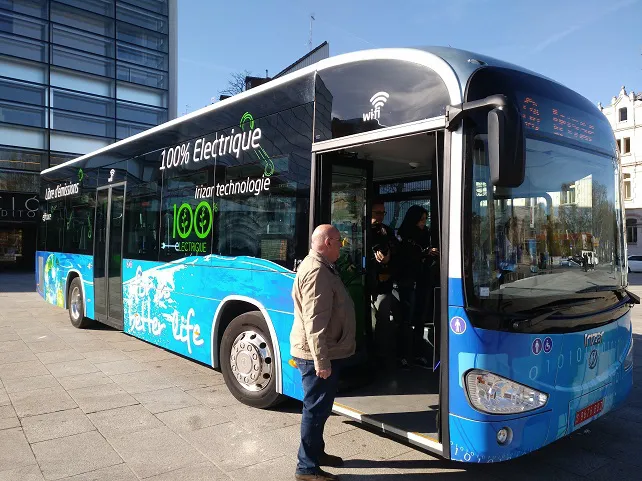 El Ayuntamiento presenta un autobús 100% eléctrico a prueba