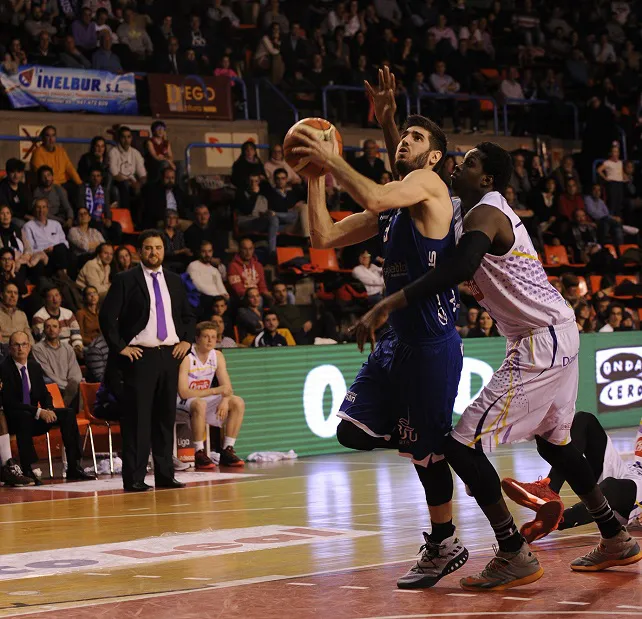 Deportes Burgos: San Pablo abusa de Palencia y se cruzará en cuartos con Melilla (97-71)