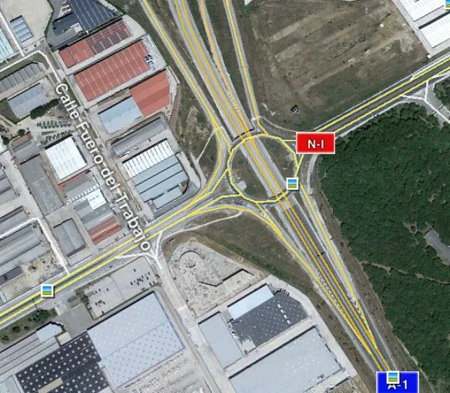Un motorista fallece en la glorieta de la N-1
