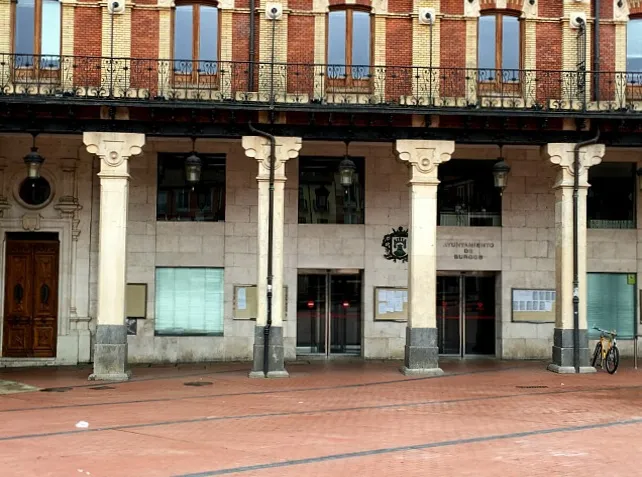 Fernández Santos: El Ayuntamiento podrá pedir créditos y asumir las inversiones sostenibles