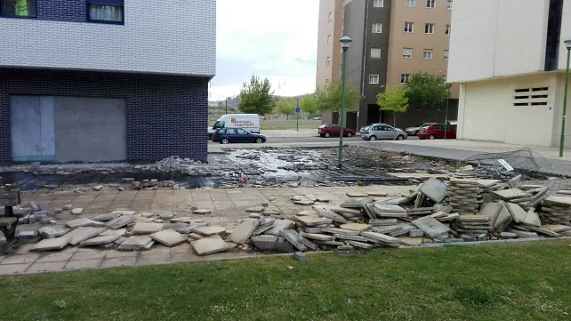 Foto denuncia Burgos: Plaza Tesla