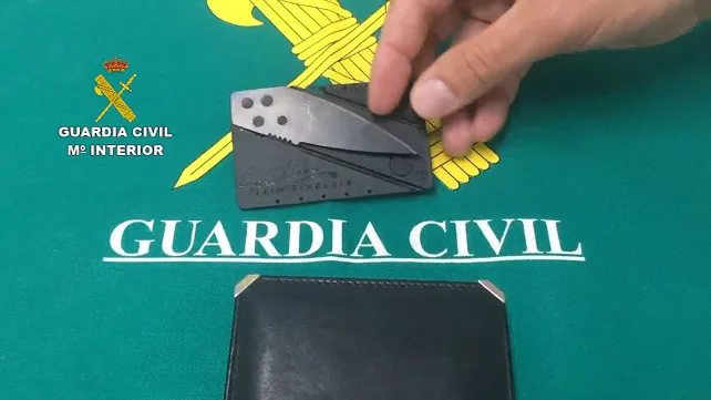 Sucesos Burgos: La Guardia Civil en La Rioja alerta de las consecuencias de portar un arma blanca que simula ser una tarjeta de crédito