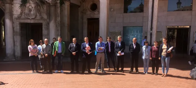 Local Burgos: Las instituciones burgalesas se concentran en repulsa por el atentado suicida en Manchester