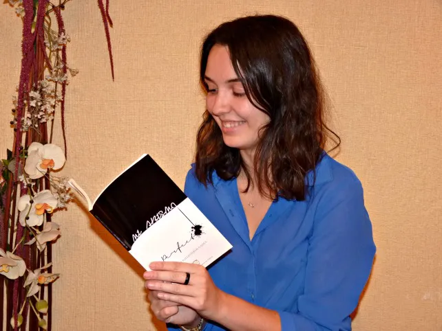 Cultura Burgos: Cristina Ballesteros presenta en sociedad su poemario Mi abismo perfecto