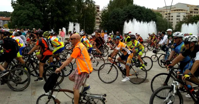 Local Burgos: Cientos de burgaleses se unen a la movilización nacional para exigir no + ciclistas muertos