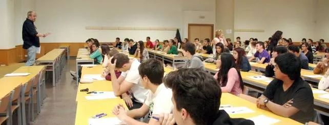 Educación Burgos: El PSOE pide la comparecencia del consejero de Educación para dar explicaciones sobre la EBAU en Castilla y León