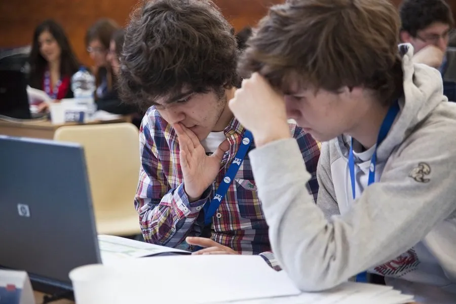 Economía y Empresa Burgos: El Ministerio de Empleo plantea una ayuda de 430 euros para jóvenes que suscriban un contrato de formación