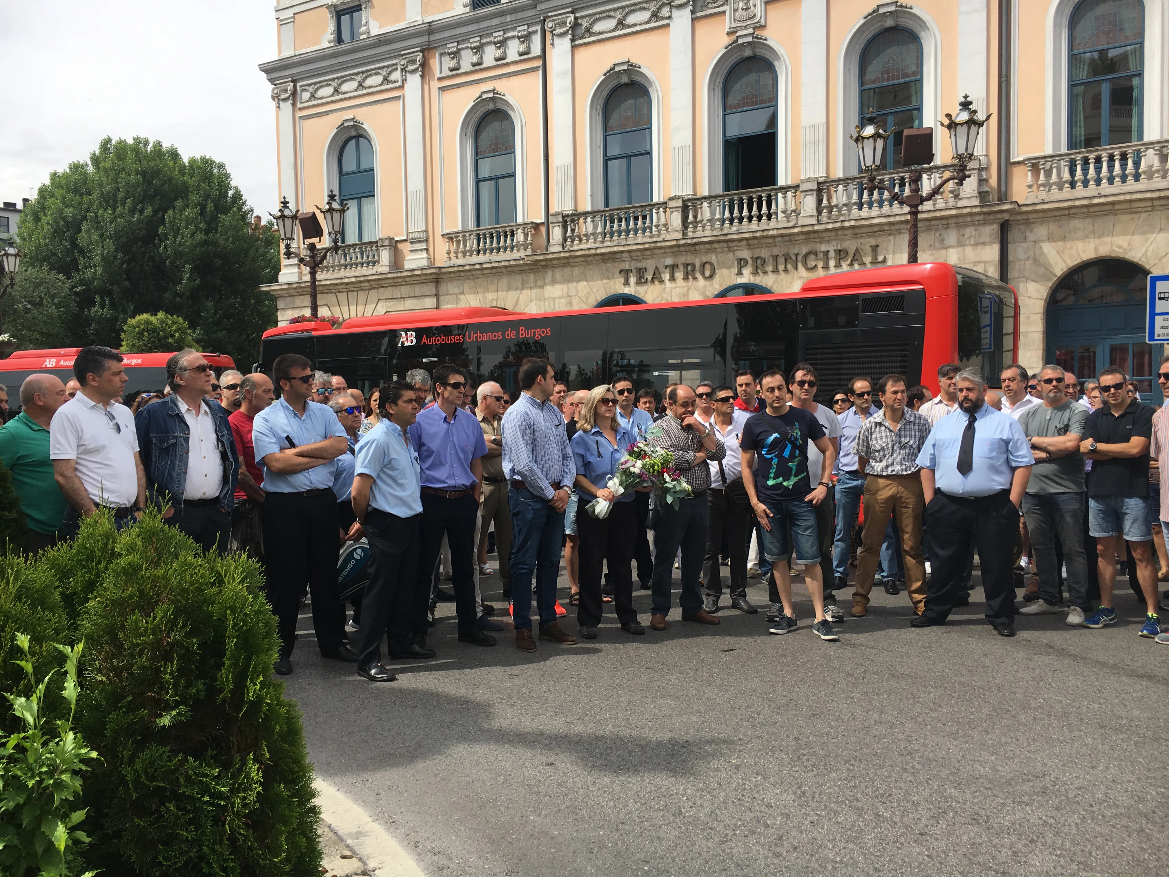 Sucesos Burgos: Concentración silenciosa en memoria del conductor de autobús fallecido
