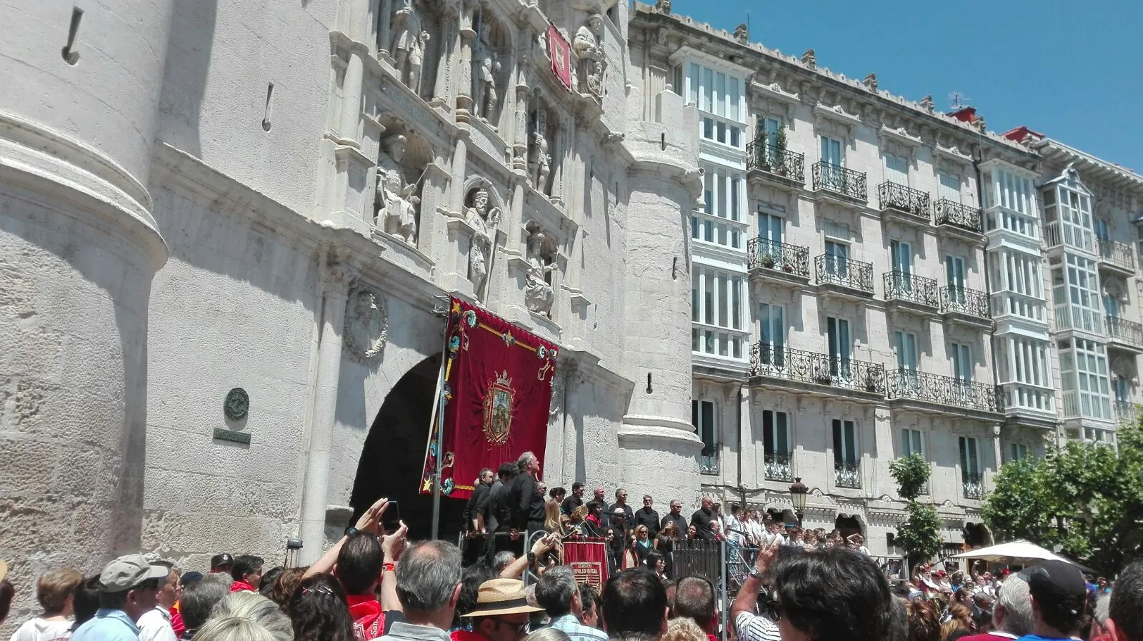 Actualidad Burgos: La interpretación del Himno a Burgos vuelve a emocionar