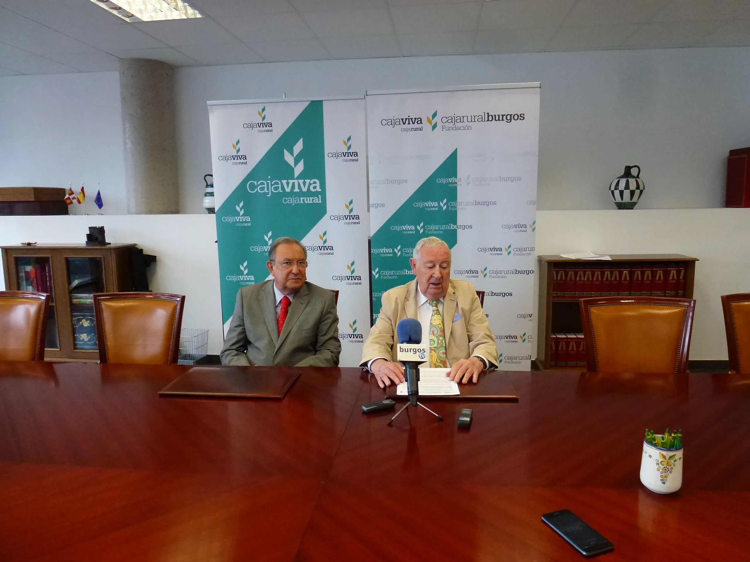 Provincia Burgos: La plantilla de Cajaviva Caja Rural se viste de verde en una nueva acción solidaria