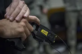 Local Burgos: El PCAS lleva al Congreso la prohibición del uso de armas de electrochoque
