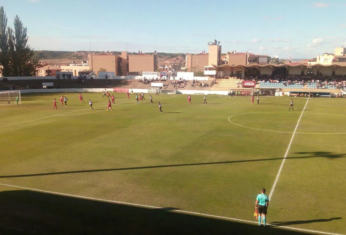 Fútbol Burgos: El Burgos C.F. empata sin goles frente al Tudelano y sigue en la parte alta de la clasificación