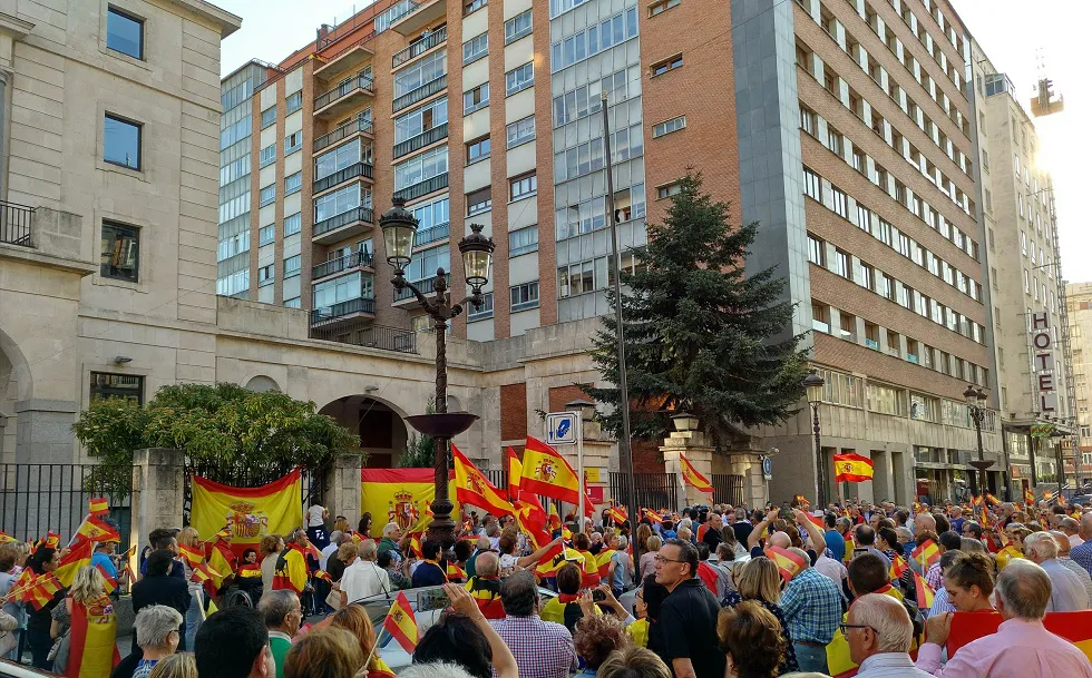 Actualidad Burgos: Cientos de personas se concentran para apoyar a la Policía Nacional y a la Guardia Civil