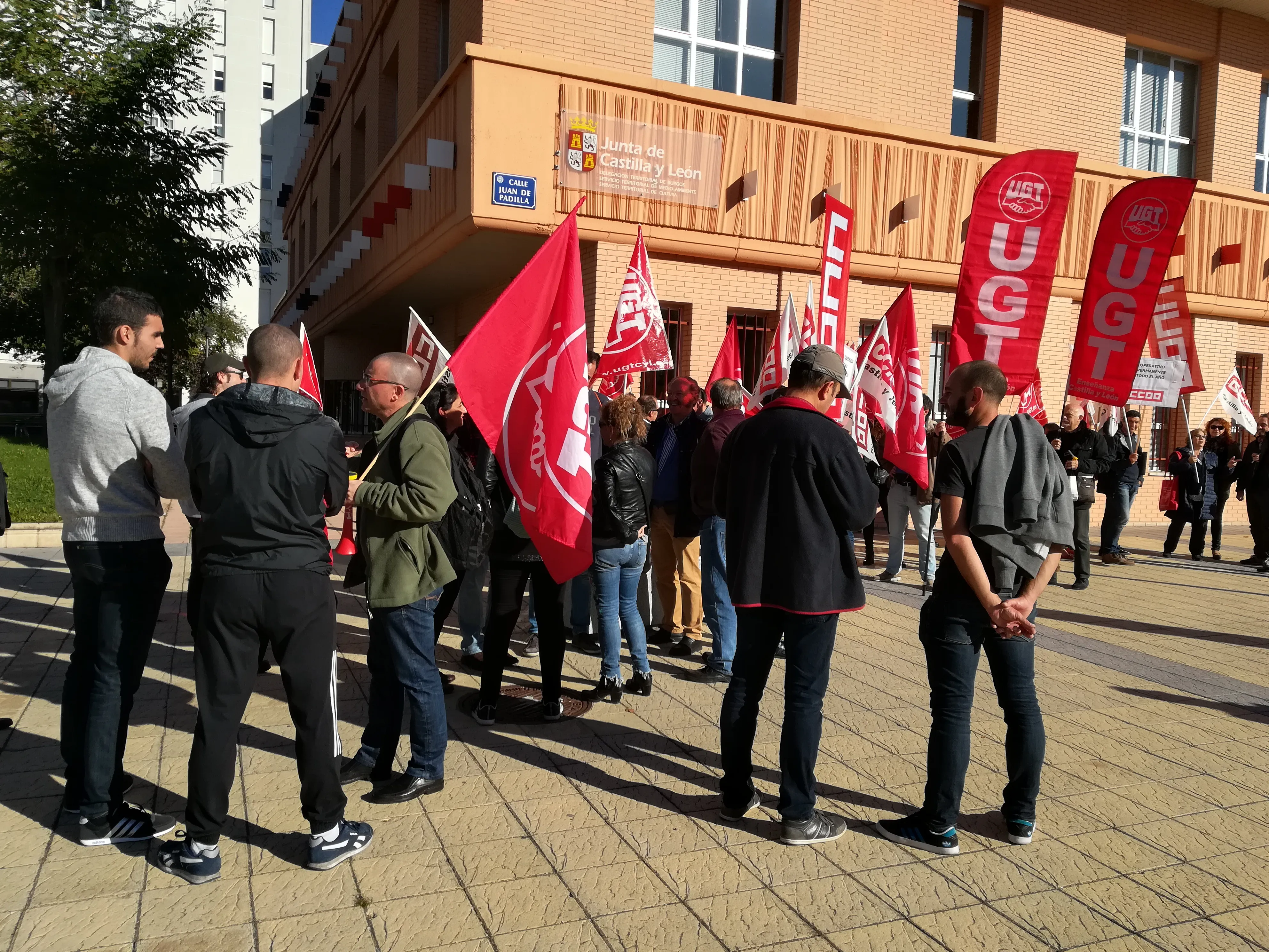 Castilla y León Burgos: UGT y CCOO se concentran frente al Servicio de Medio Ambiente para pedir un cambio en la política forestal