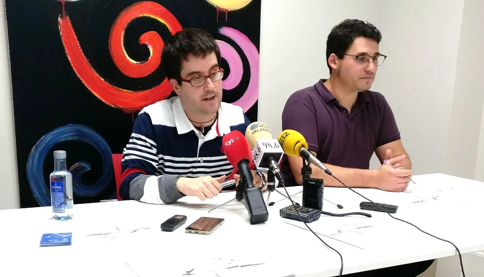 Actualidad Burgos: A Imagina no le convencen los dos microbuses turísticos descapotables