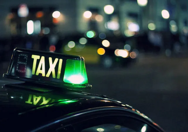 Actualidad Burgos: Los consumidores solicitan que se eliminen los servicios con suplementos o precios fijos en los taxis