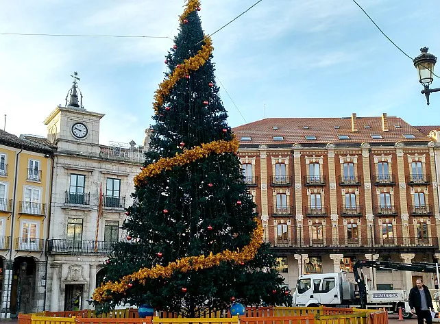 Local Burgos: Proyecciones sobre edificios y marionetas gigantes, puntos fuertes de la Navidad