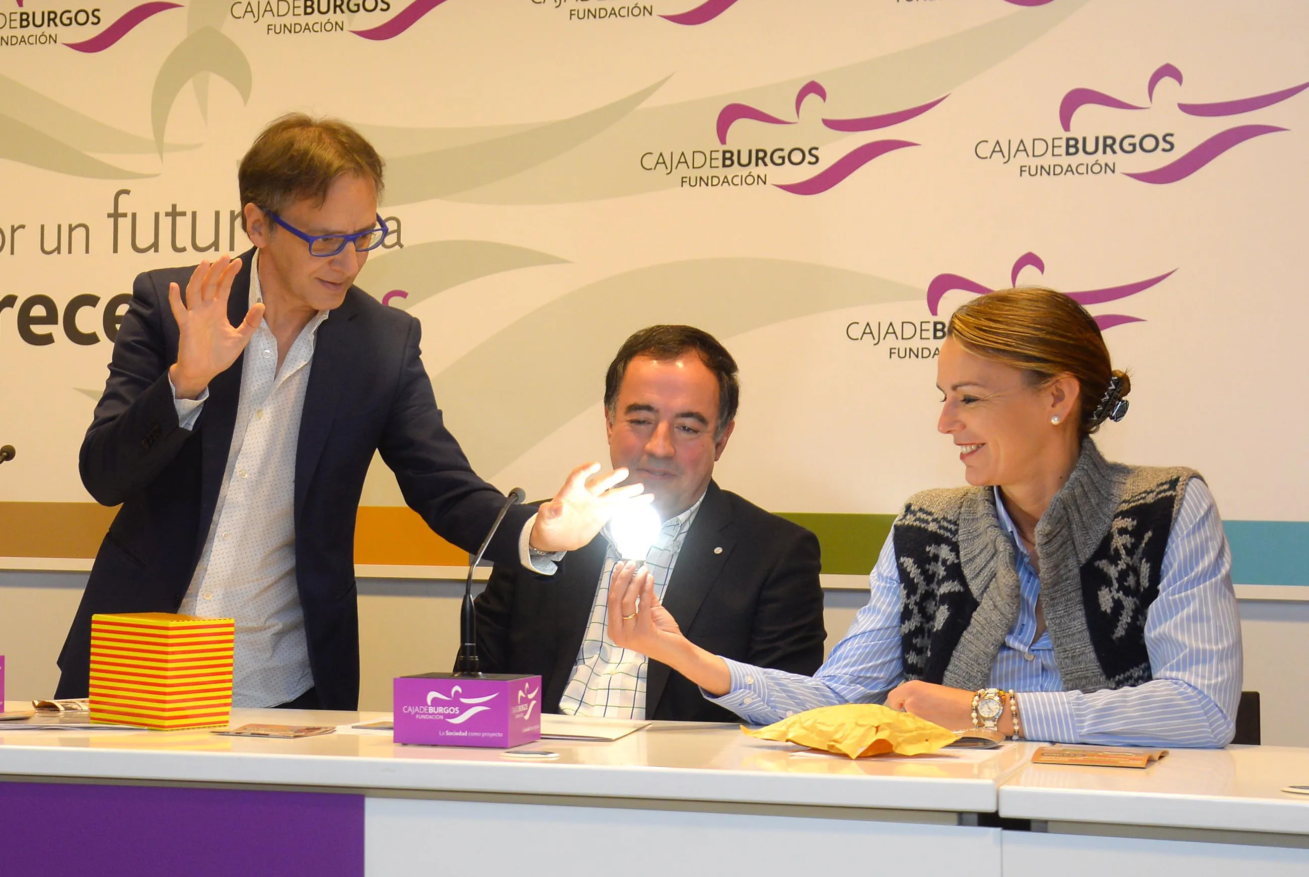 Cultura Burgos: La Fundación Caja de Burgos organiza un gran ciclo de magia para las fiestas navideñas
