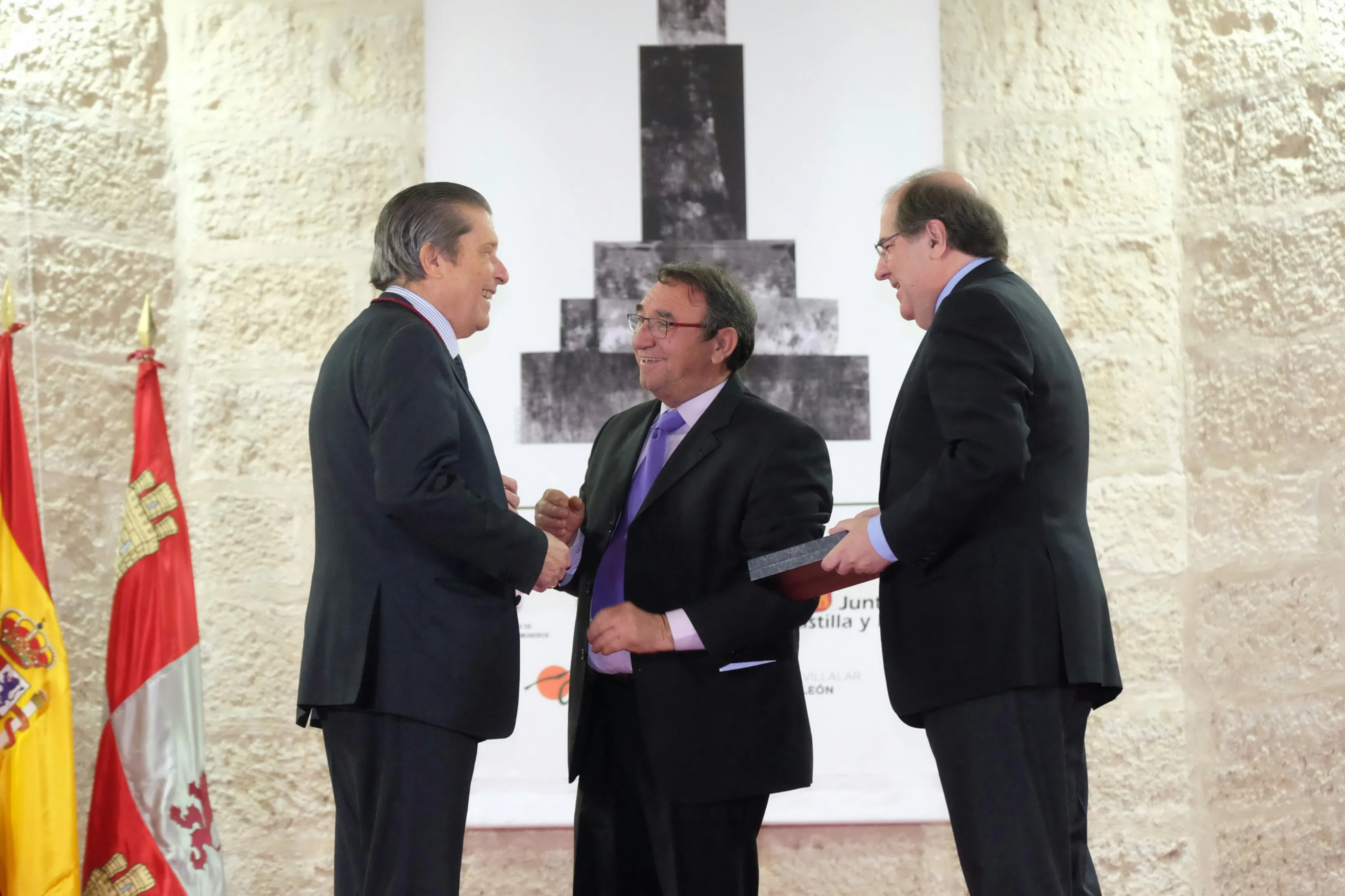 Castilla y León Burgos: Herrera subraya que cualquier reforma de la Constitución debería servir para reforzar los cimientos de la del 78