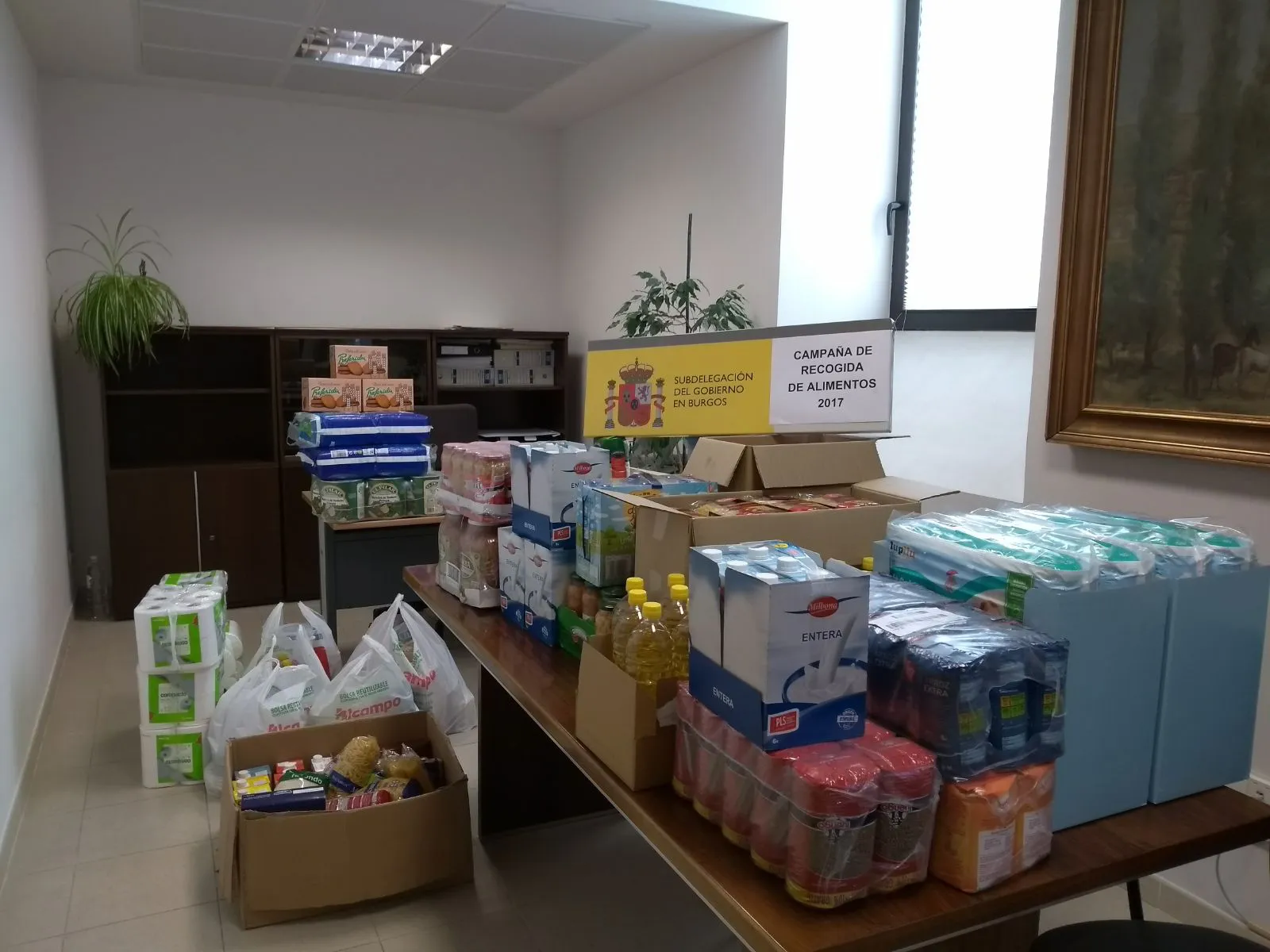 Local Burgos: La Subdelegación del Gobierno entrega 350 Kg de alimentos a las Hermanitas de Ancianos Desamparados de Burgos