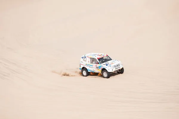 Deportes Burgos: Un fallo del turbo retrasa a Cristina Gutiérrez entre las dunas