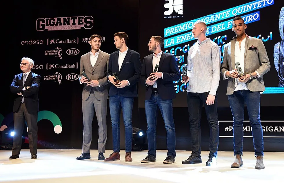 Deportes Burgos: Sebas Saiz y la afición del San Pablo Burgos, presentes en los Premios Gigantes