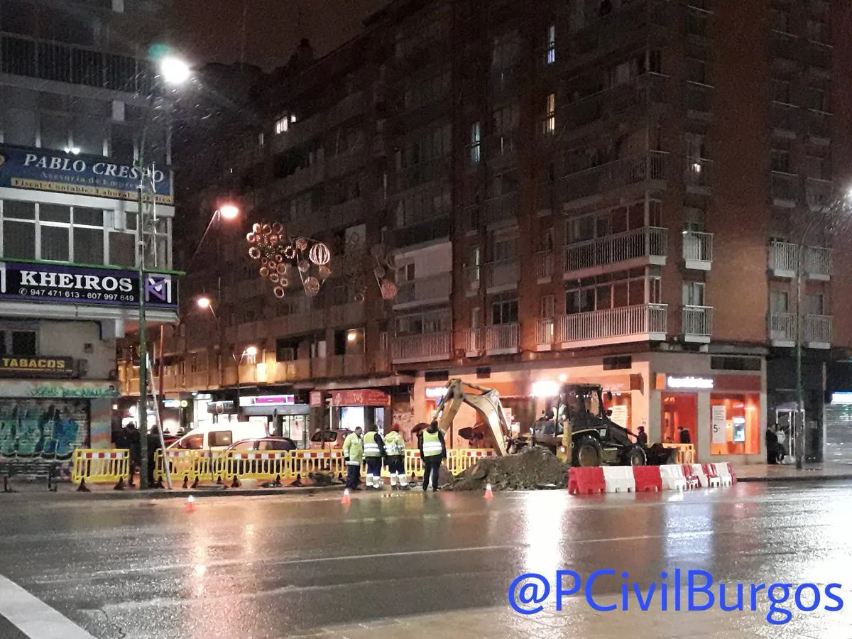 Sucesos Burgos: Rotura de una tubería general en el barrio de Gamonal