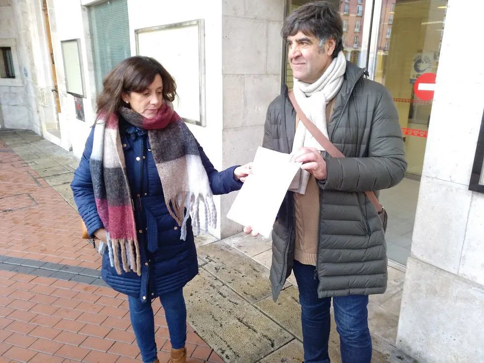 Política Burgos: Fernando Gómez y Silvia Álvarez de Eulate reclaman un espacio digno para atender a los ciudadanos