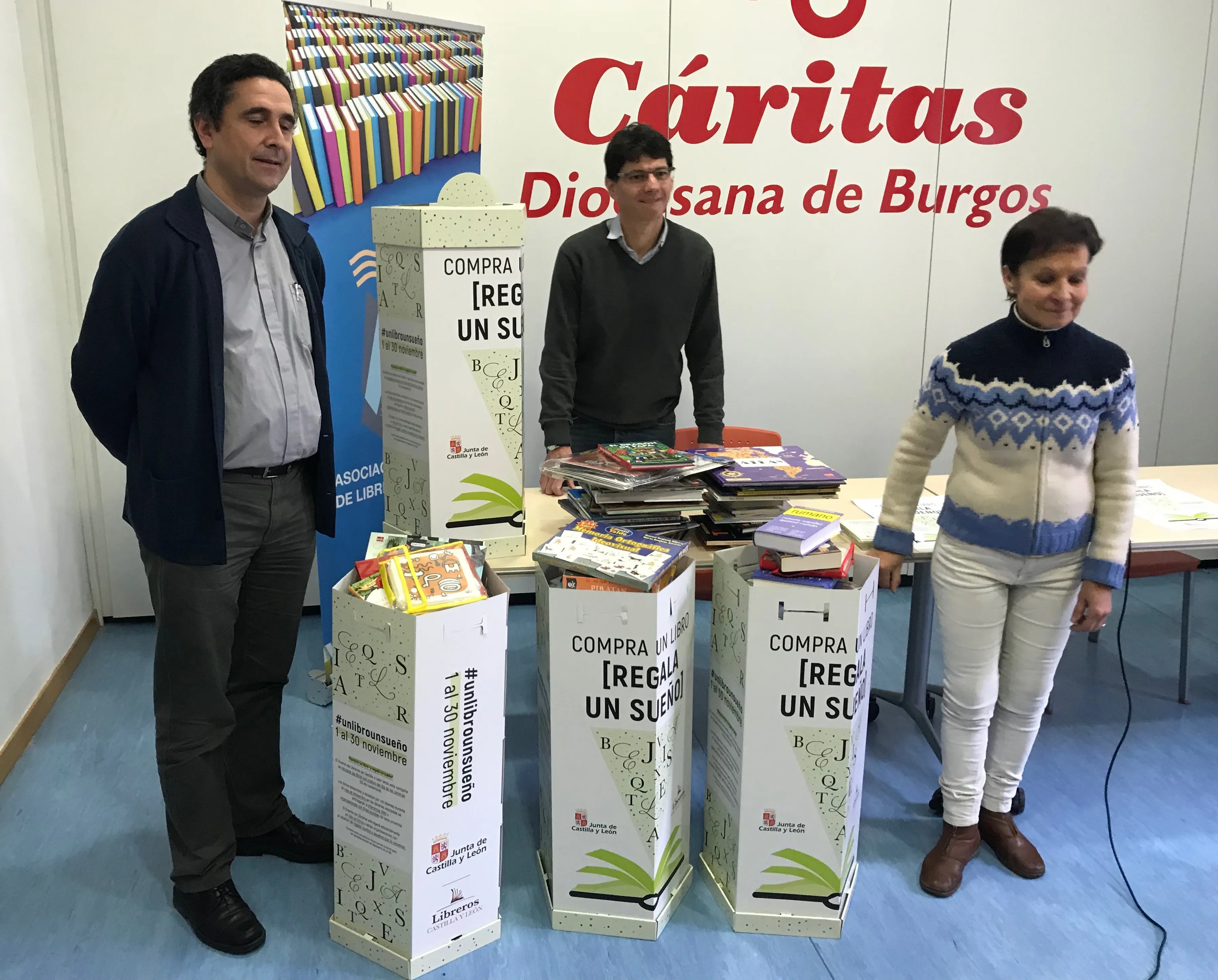Cultura Burgos: Los burgaleses donan casi 300 libros a Cáritas a través de la campaña Compra un libro, regala un sueño