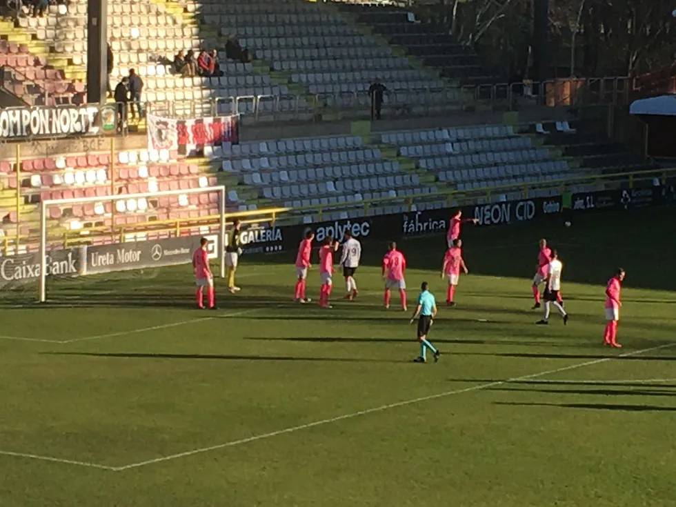 Deportes Burgos: El Burgos CF vuelve a las andadas y cae por primera vez en casa ante el Tudelano (0-1)
