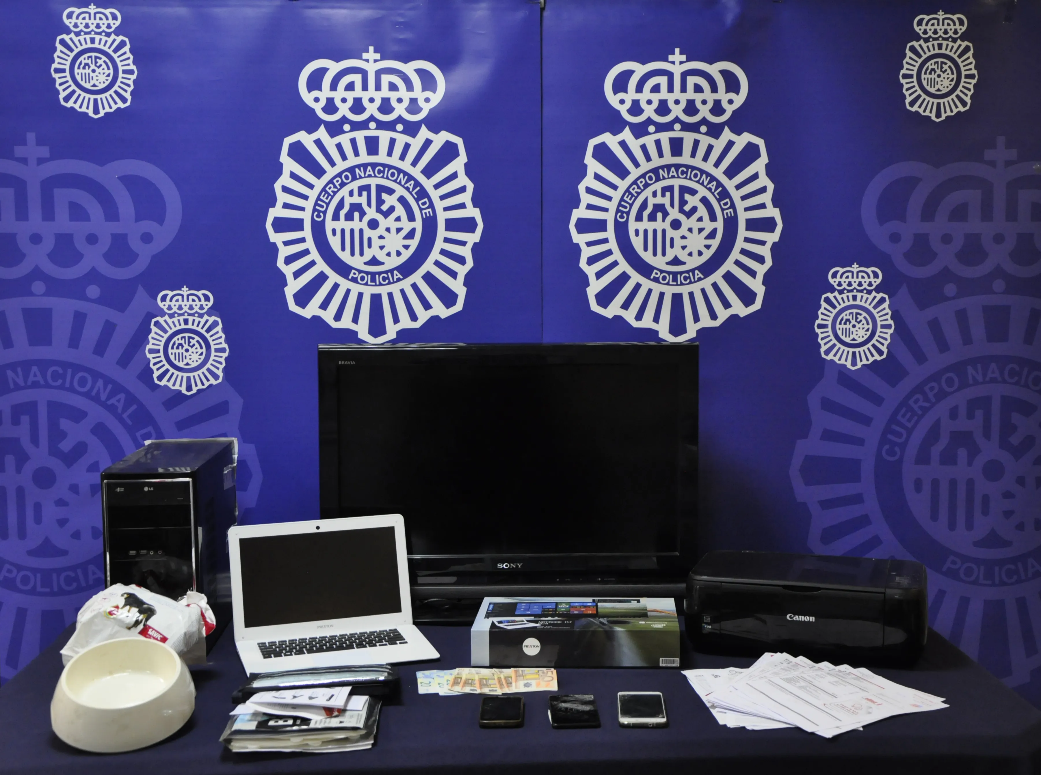 Sucesos Burgos: La Policía detiene a una pareja por estafar vía internet usando datos personales ajenos