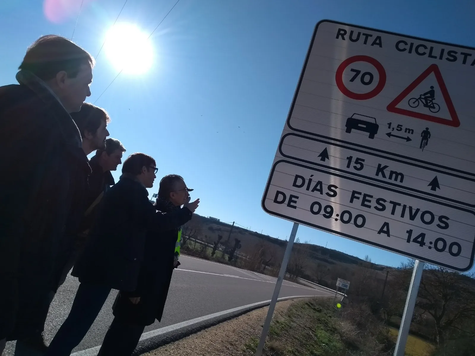 Sucesos Burgos: Finaliza la colocación de las señales de aviso de presencia de ciclistas en la BU-800