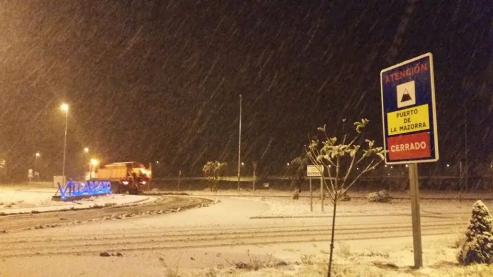 Local Burgos: La nieve complica la circulación en varias carreteras burgalesas
