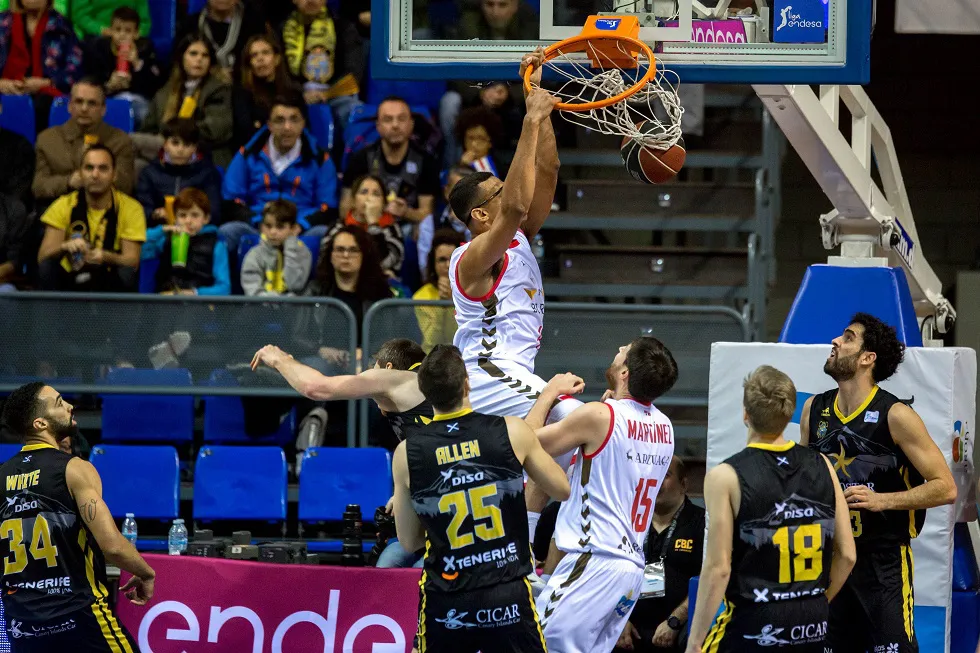Deportes Burgos: Un combativo San Pablo Burgos vende cara su derrota en Tenerife (84-76)