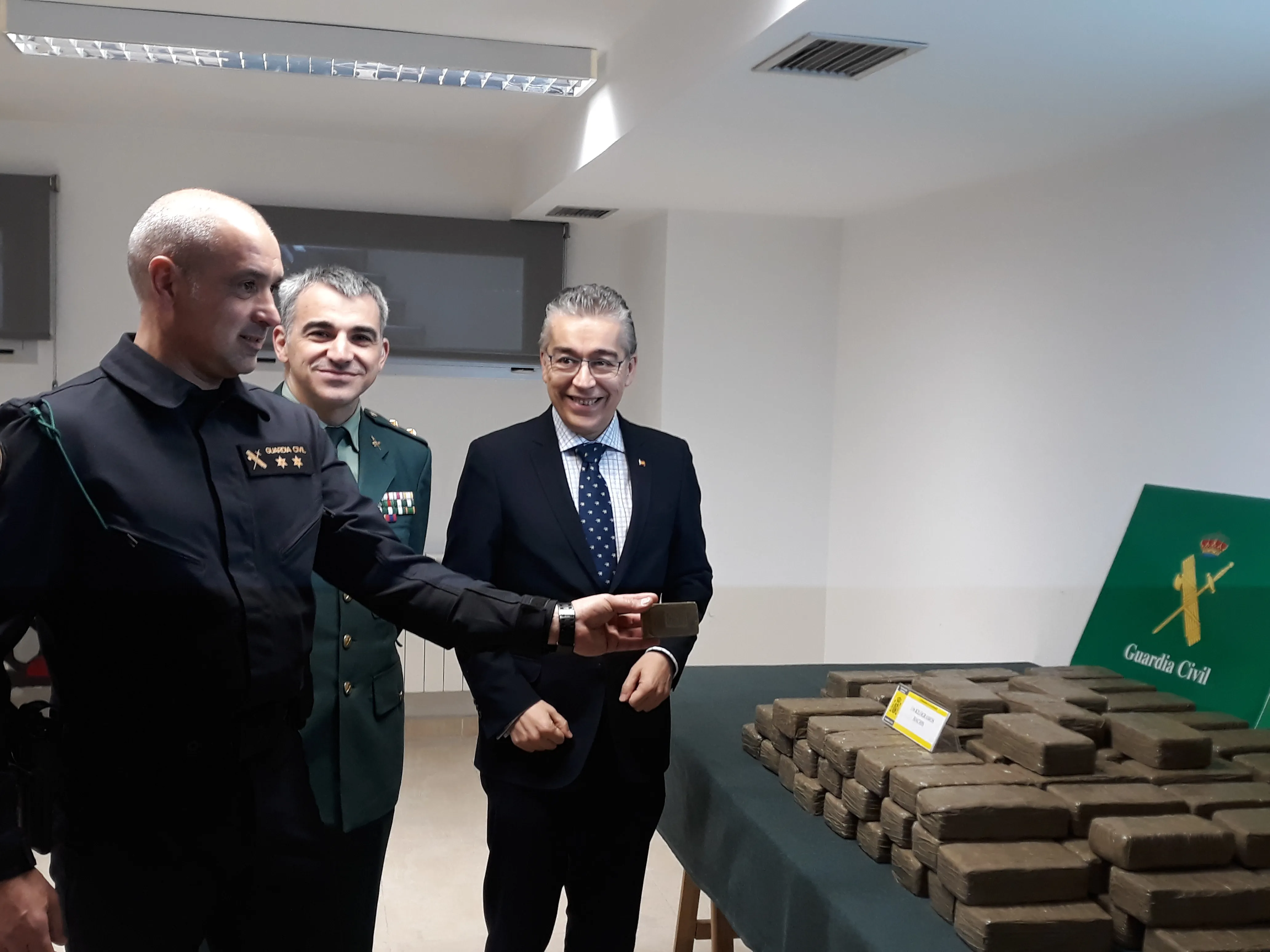 Sucesos Burgos: La Guardia Civil incauta 116 kilos de hachís en la A-1 a su paso por la comarca del Arlanza