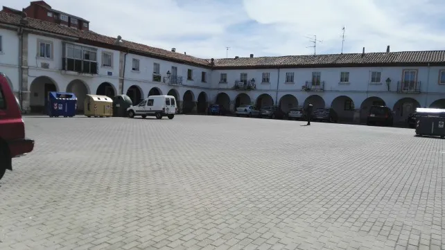 Local Burgos: Coches, aceras y barracas; los principales problemas de la Barriada Illera