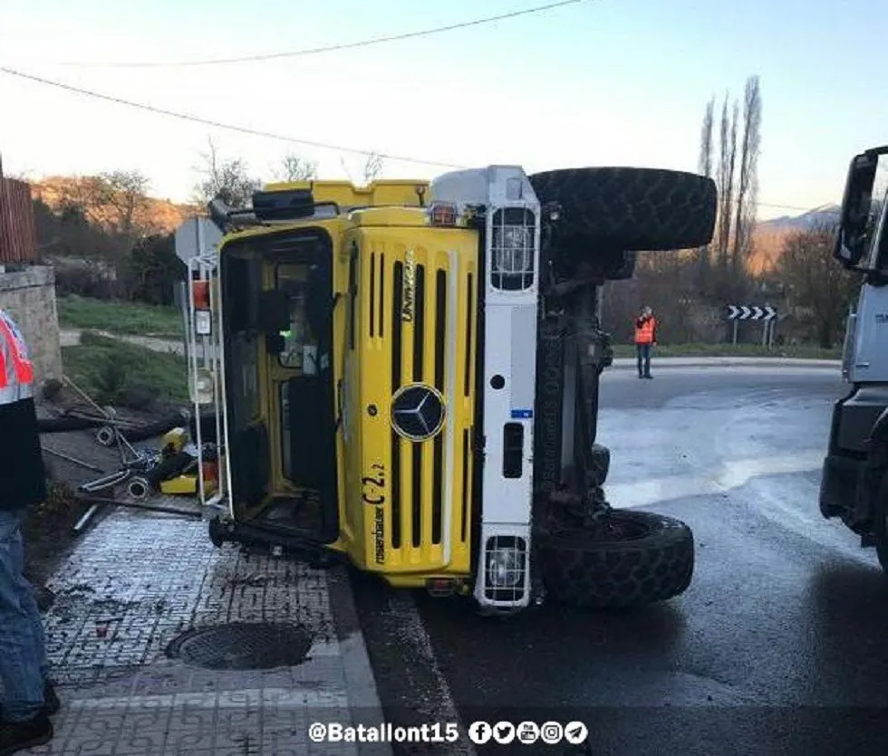 Actualidad Burgos: Vuelca un camión de bomberos en Trespaderne