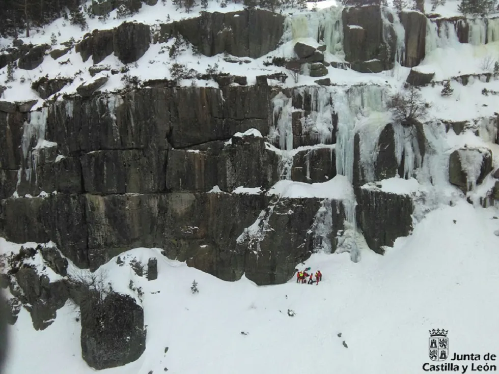 Sucesos Burgos: El Grupo de Rescate de Protección Civil evacua a un escalador herido en las Lagunas de Neila (Burgos)