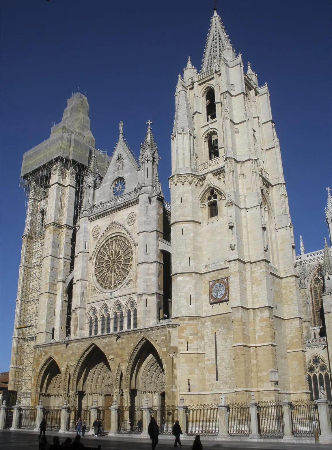 Destinos CyL Burgos: Catedral de León: la pulchra leonina, catedral de la luz
