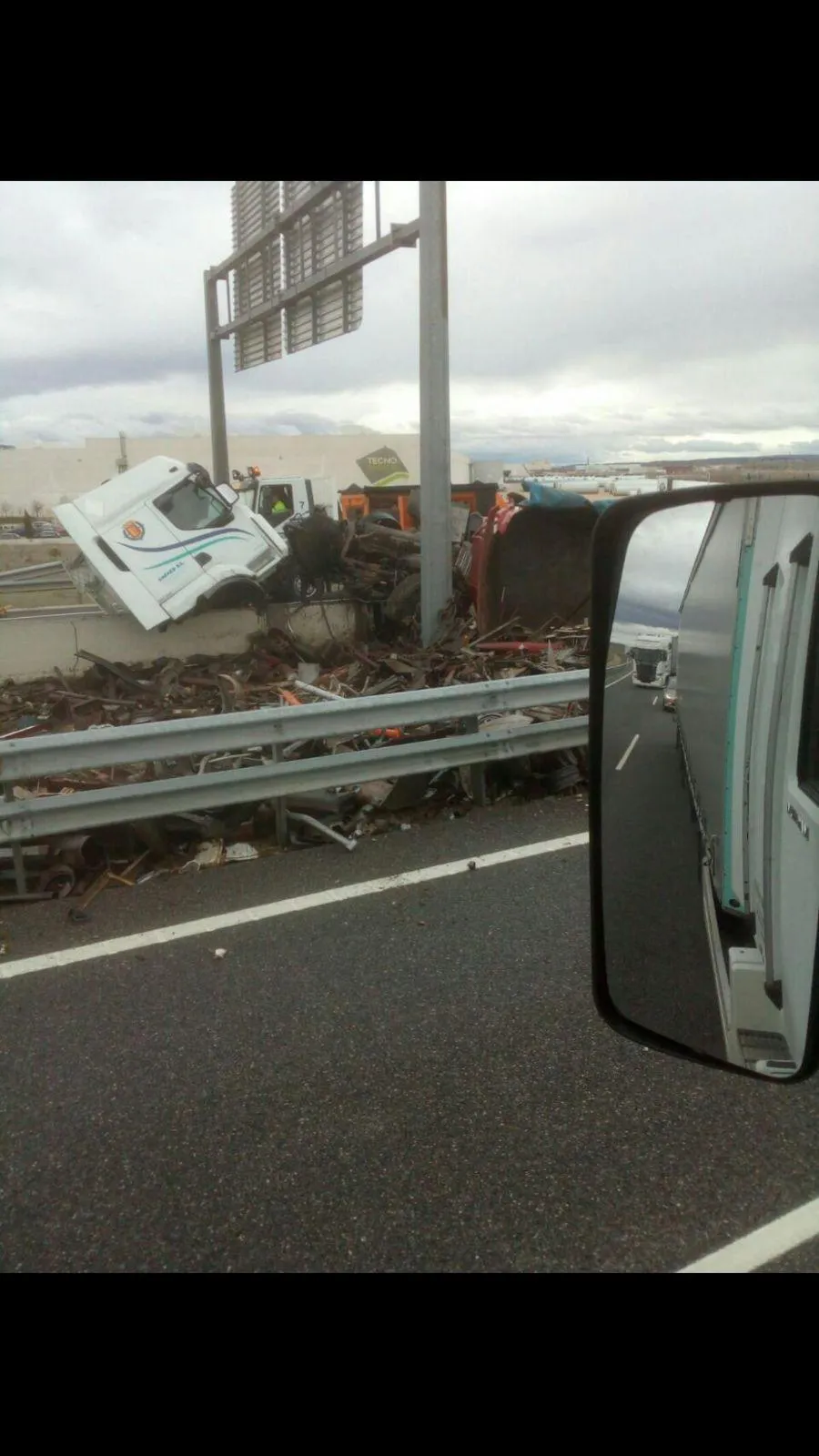 Aranda de Duero Burgos: Vuelca un camión en la A-1 a la altura de Aranda sin causar heridos