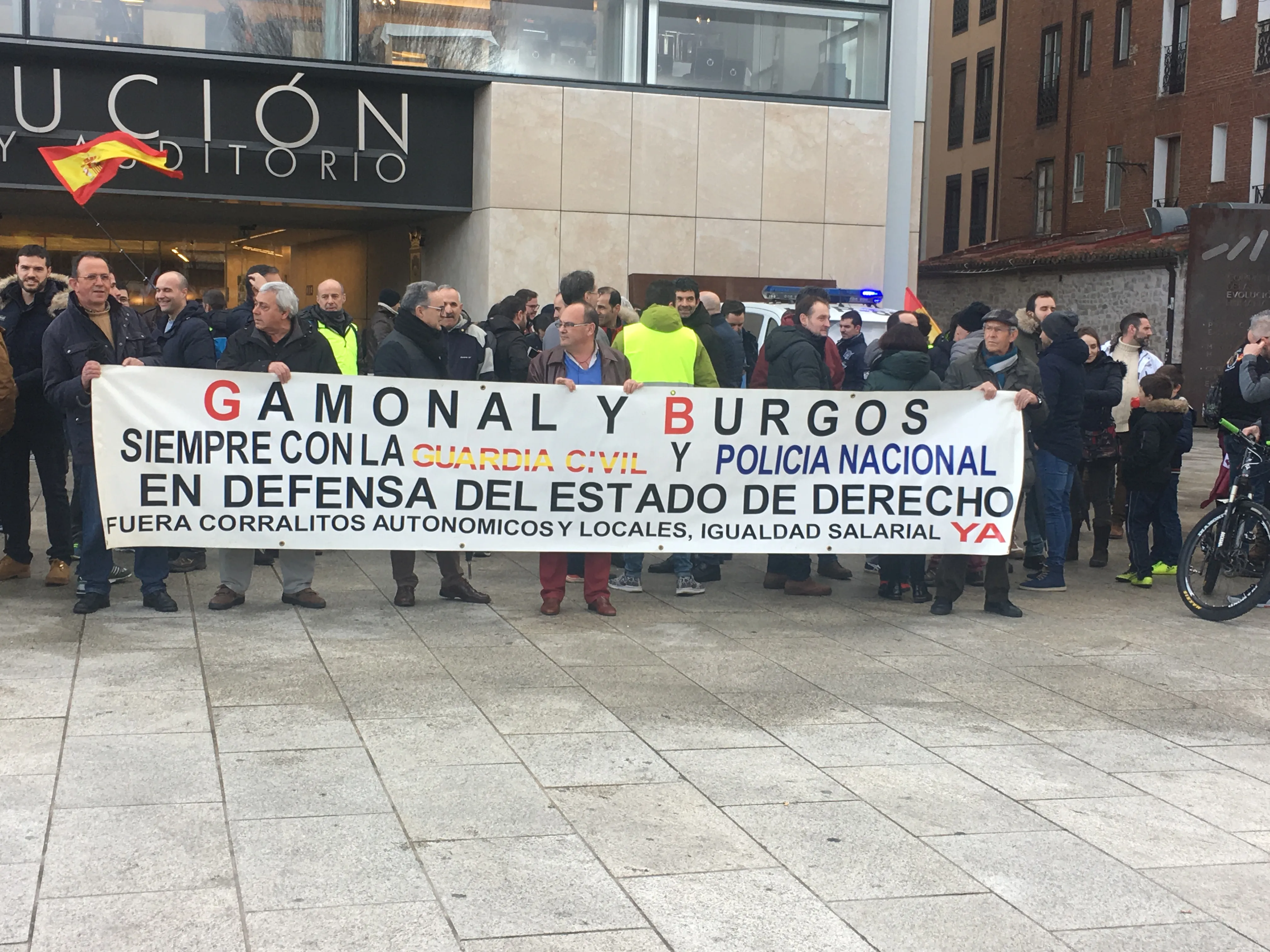 Local Burgos: Un millar de personas se manifiestan por la equiparación salarial de los Cuerpos de Seguridad del Estado y las policías autonómicas