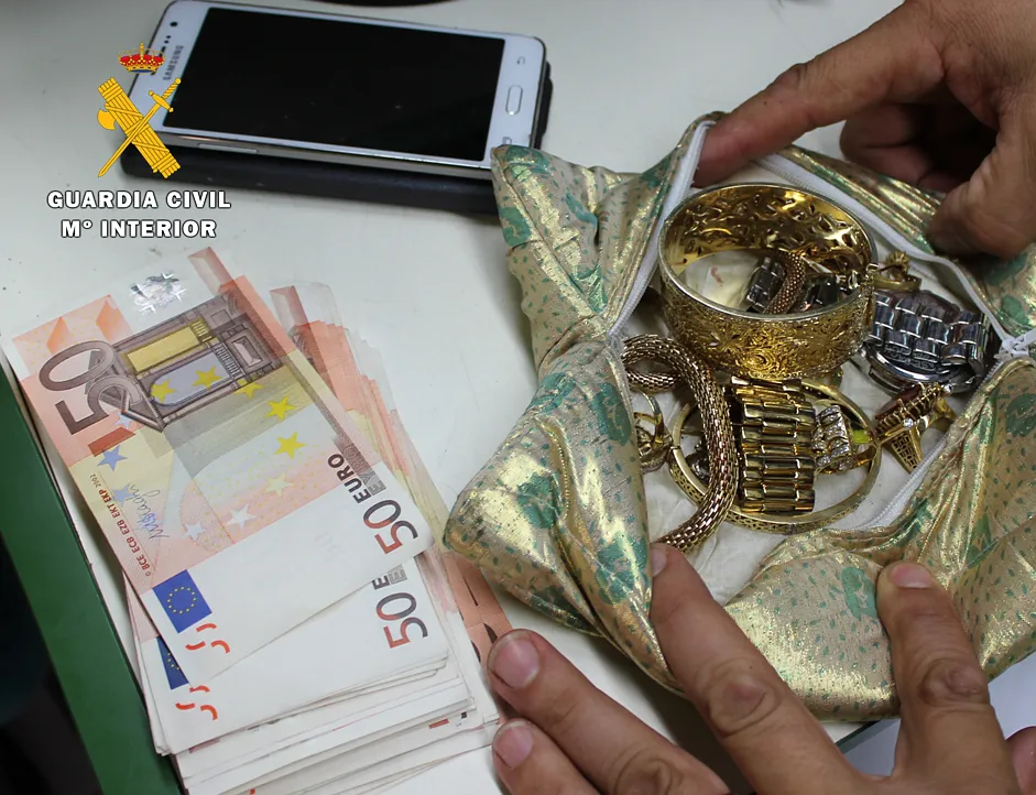 Sucesos Burgos: La Guardia Civil detiene al grupo criminal que robó en 2017 joyas y dinero en la AP-1